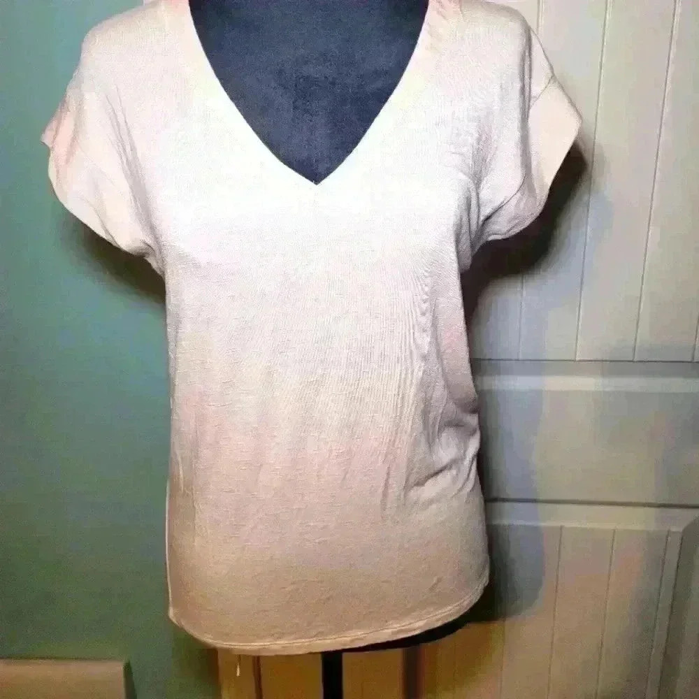 White house black market v neck woman top size XXS